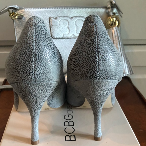 NWT-8.5 BCBGeneration GraySilver Leather Peep Toe - Picture 3 of 8